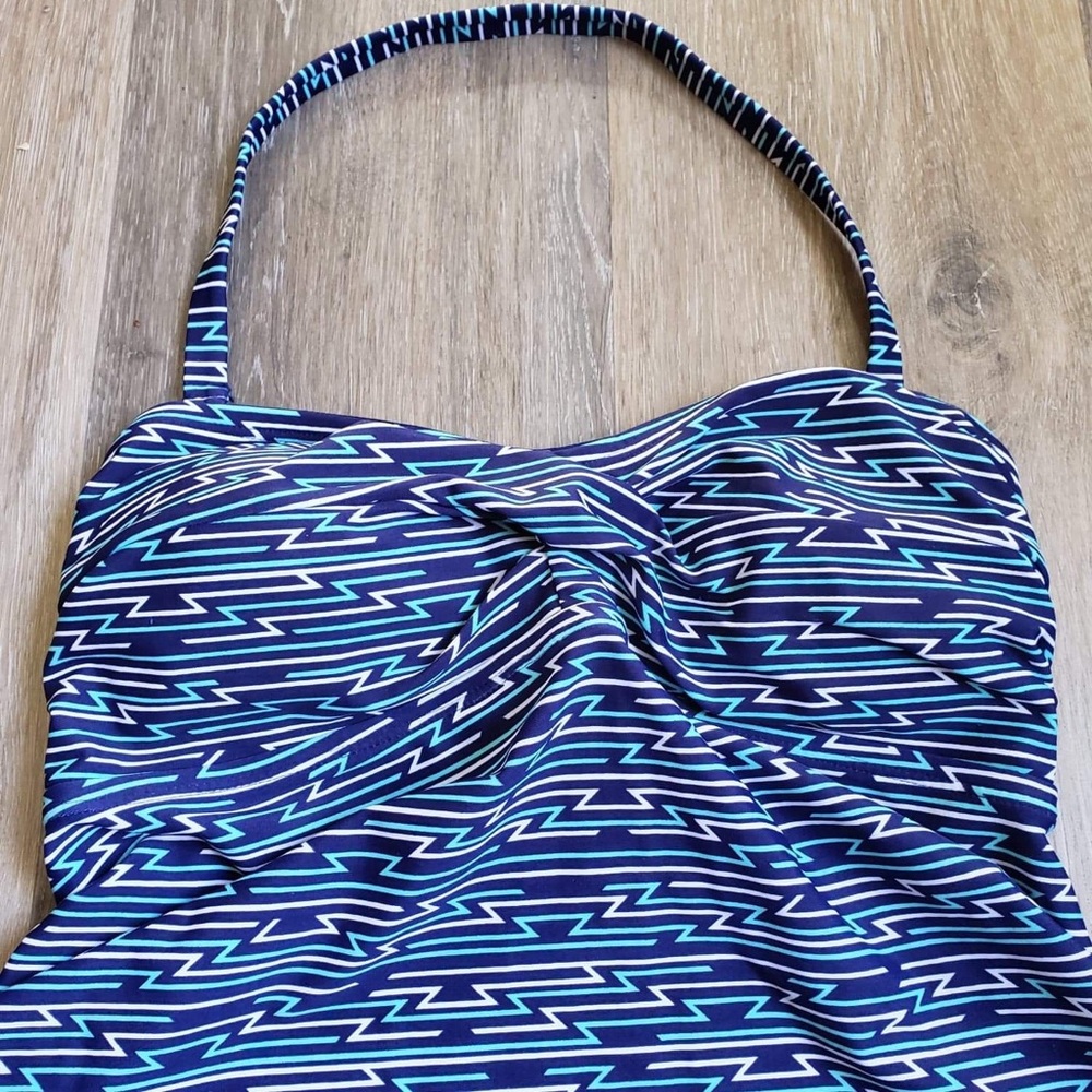 Beach Bump swim top - Picture 4 of 8